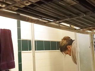 Busige reife milfz wird von Russen gefickt