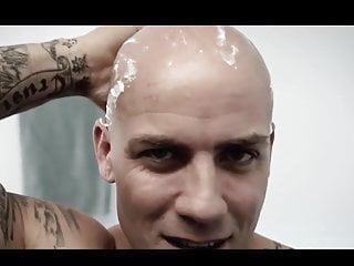 Perverser Vater bringt seine Tochter zum ficken