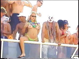 Geile Babes lecken sich auf der terrasse