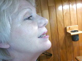 Junge geile Luder teilen sich einen Schwanz