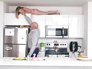 Massage X zierliche Blondine mag große Schwänze