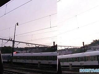 Schwarzhaarige Amateurin alice im Freien gefickt