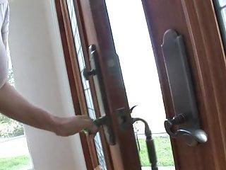 Blonde Milf verführt jungen Mann zum Sex