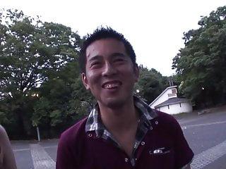 Geiler Kerl bekommt seinen Schwanz zu spüren