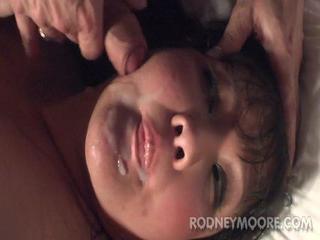 Fette kleine Kelly Shibari bekommt Sperma in den Mund