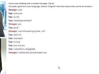 Junge Frau besorgt es sich in der Badewanne