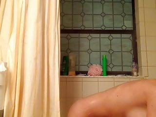 Scharfe br nette fickt in der Dusche