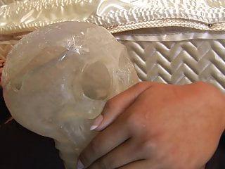 Heisse Blondine wird von zwei Typen gefickt