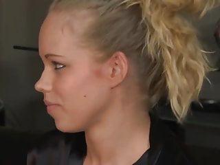 Süsse junge Blondine in der hündchenstellung gefickt