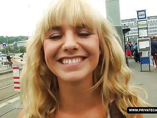 Teen Bella Baby in der hündchenstellung gefickt