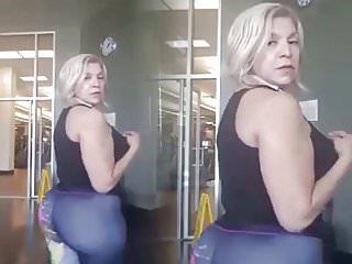 Diese Schlampe hat einen mächtig geilen Arsch