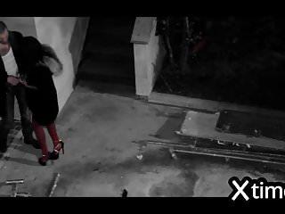 Razzista costringe einer troietta Schlampe im Wald