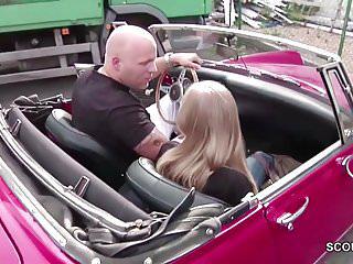 Junges Mädchen nach der Schule abgeschleppt und durchgefickt