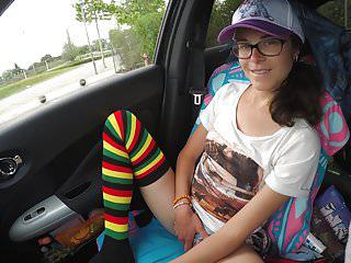 Geile Schlampe wird in den Mund gefickt