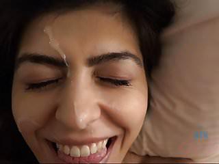 Babe Audrey Bitoni im wagen gefickt