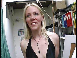 Amateur Gruppensex mit viel Sperma im Mund