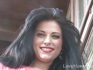 Heisses Babe posiert in der White boxxx