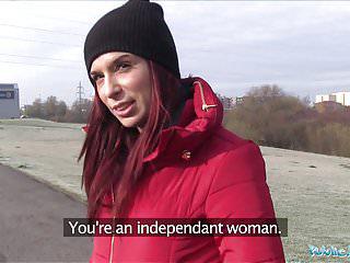 Rothaariges Babe jessica Red im wagen gefickt