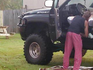 Sie wird in der Öffentlichkeit gefickt