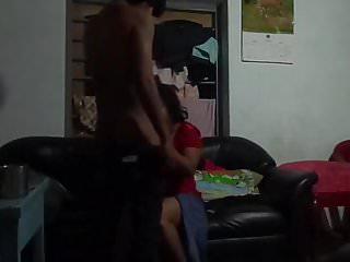 Ehemann sieht seiner Frau beim ficken zu