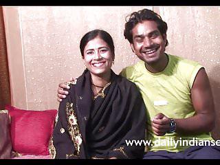 Geile indische Amateurin von hinten gefickt