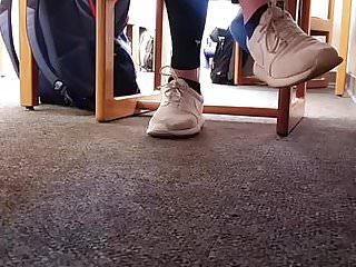 Studentin wird in der Bibliothek gefickt