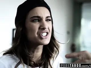 Pure Taboo Teen Uma Jolie fickt mit ihrem Stiefbruder