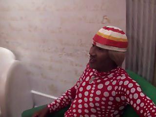 Babe tief in die enge Muschi gefickt