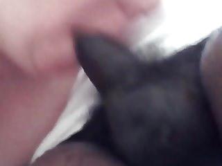 Er fickt meine Muschi und bespritzt sie