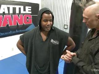 Brünette bbw mit echten dicken Titten Winnie beim reiten