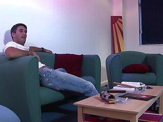 Girl ist so geil auf zwei Schwänze