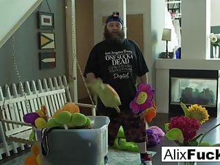 Blondine Alix Lynx in der hündchenstellung gefickt