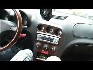 Junge Nymphomanin steht auf ältere Schwänze